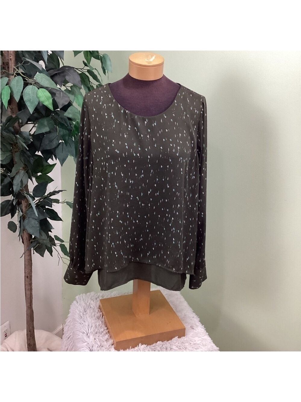 Apt 9 blouse 2 layer woman’s XXL long sleeve with splash print
